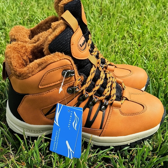 🥾 NWT LAMINCOA BOOTS WITH FUR INSIDE - Picture 1 of 7